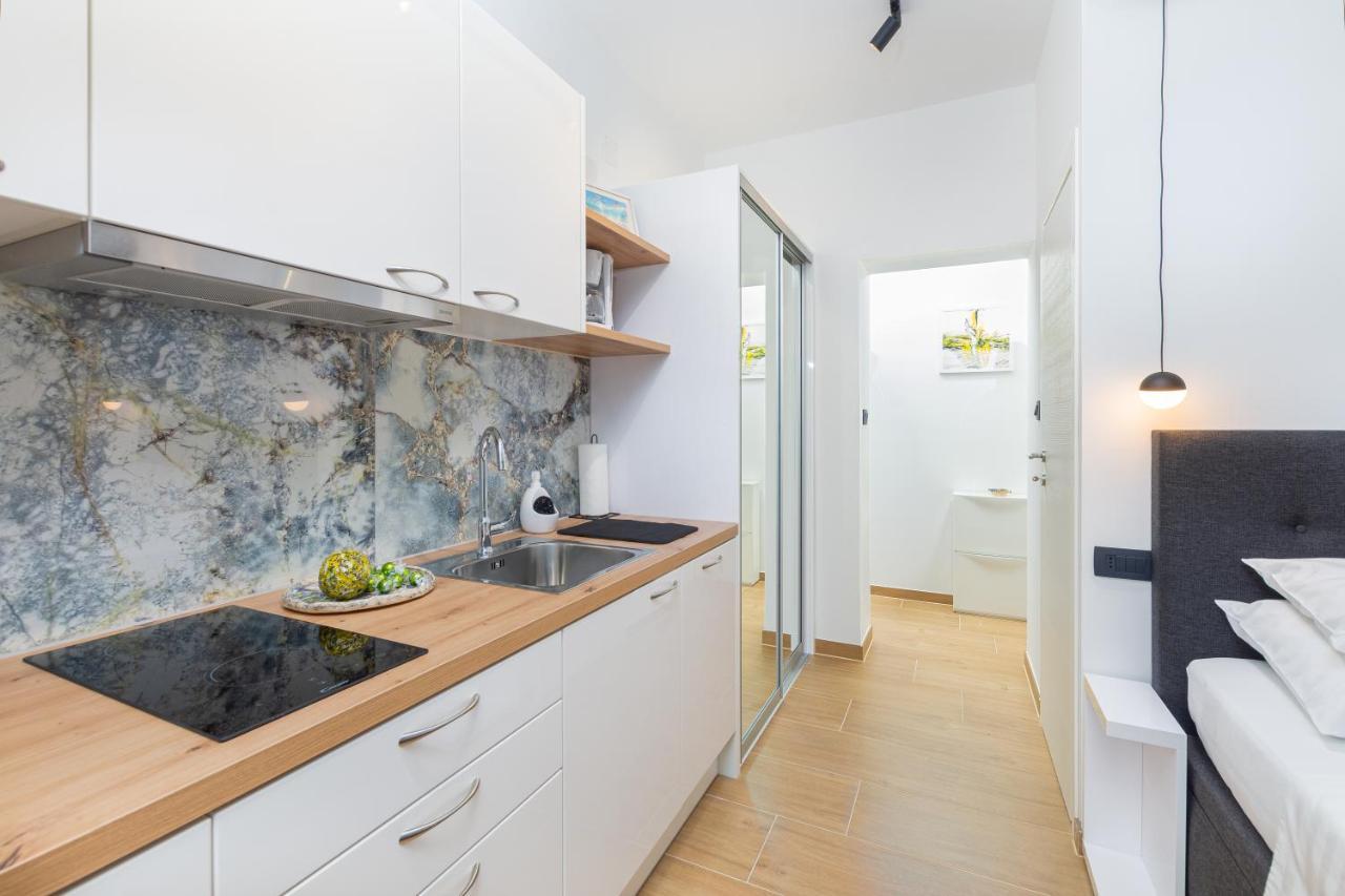 Apartment Lilly With Private Parking In The Yard Of The House Pula