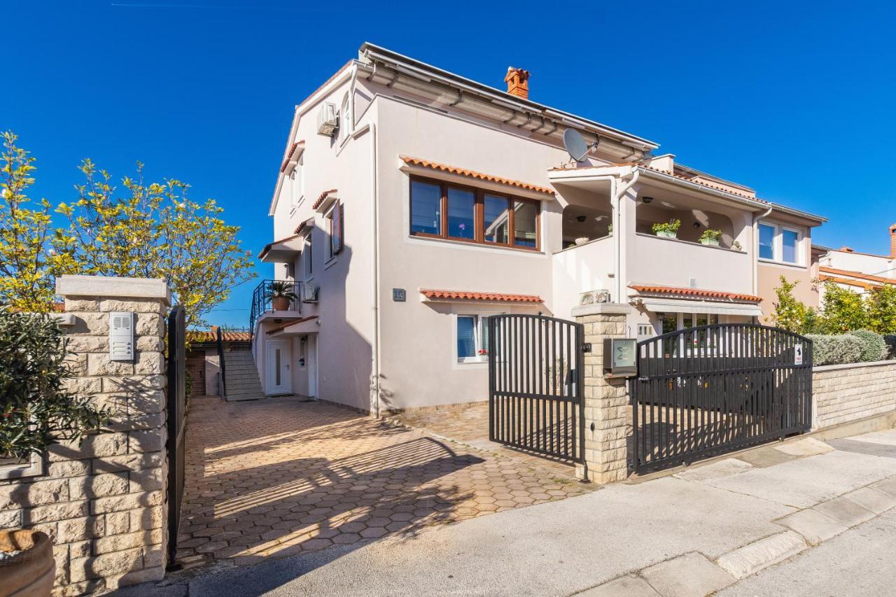 Apartment Lilly With Private Parking In The Yard Of The House Pula