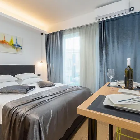 Studio Apartman Lilly With Private Parking In The Yard Of The House Pula Exteriér fotografie
