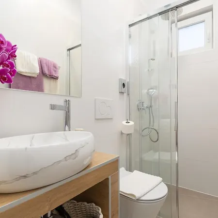 Studio Apartman Lilly With Private Parking In The Yard Of The House Pula Exteriér fotografie